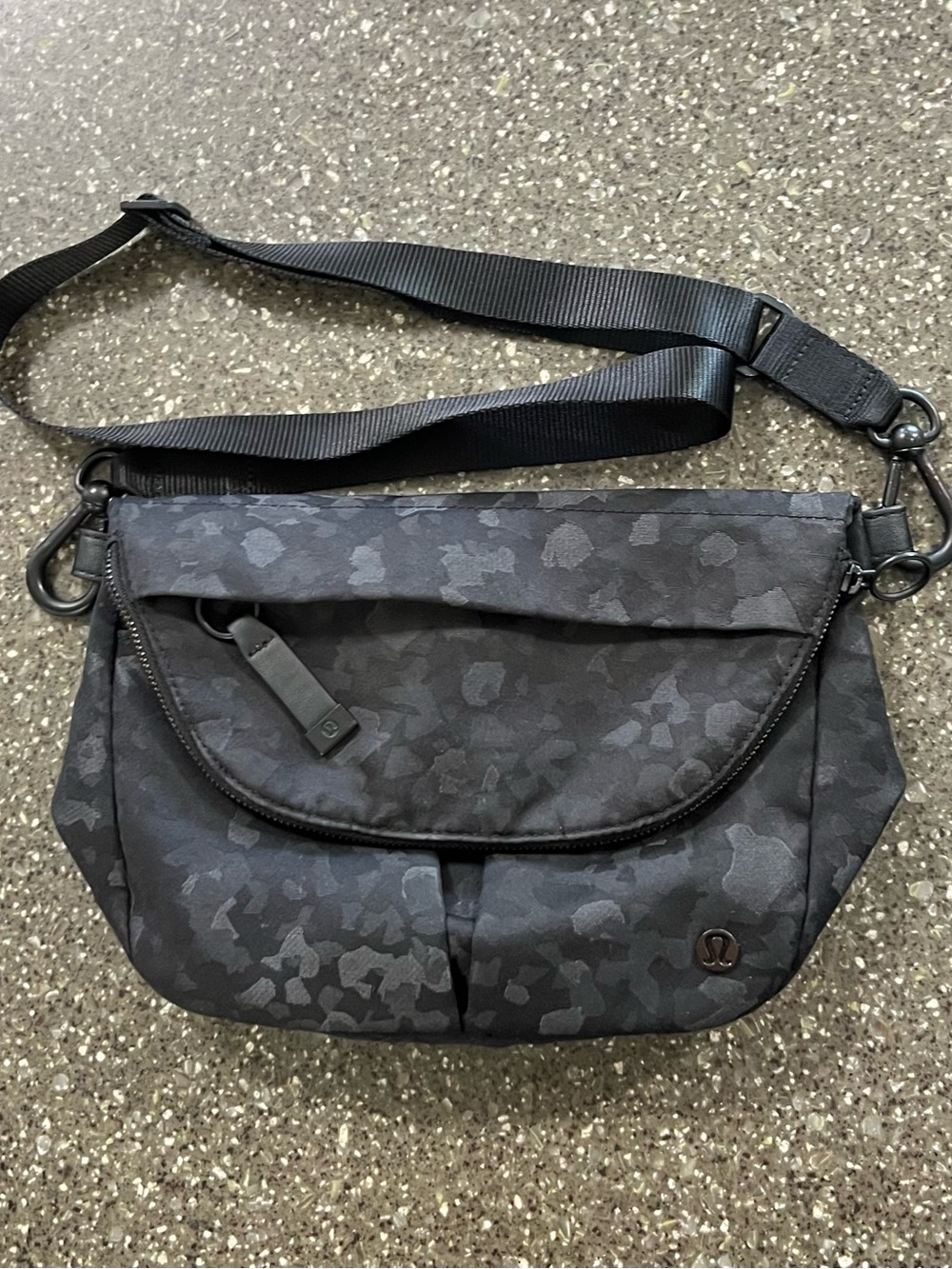 Lululemon All Night Festival Bag 5L Jacquard Camo Crossbody Purse Gym Travel - Picture 6 of 14